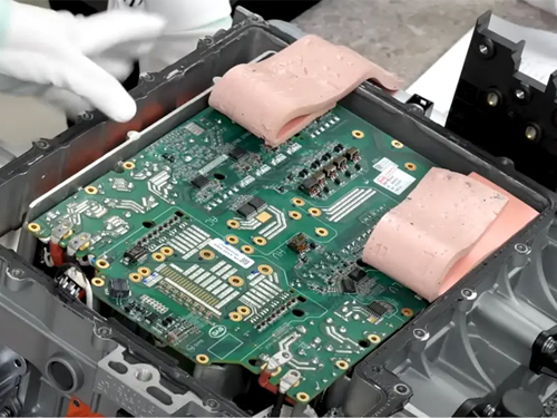 性能与可靠性的关键：J9直营集团NF150-150导热硅胶垫片在车载逆变器中的核心应用